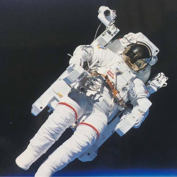 Bruce McCandless Nitro Propelled NASA PHOTO #F-038 Space Shuttle Collection 8X10 - Picture 2 of 3